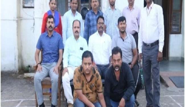 नौकरी का वादा करके 50 से अधिक महिलाओं