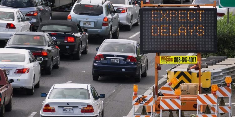 होर्डिंग को हैक कर चलाया पॉर्न क्लिप