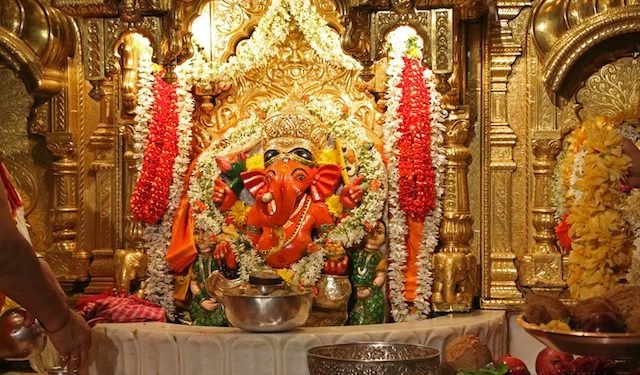 सिद्धिविनायक मुंबई को गुप्त दान दाता ने चढ़ाया 35 किलो सोना