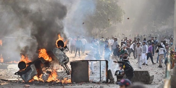 दिल्ली में रुकने का नाम नहीं ले रहा हिंसा का खेल, आखिर कौन है इसके पीछे, यह कहा गौतम गंभीर ने