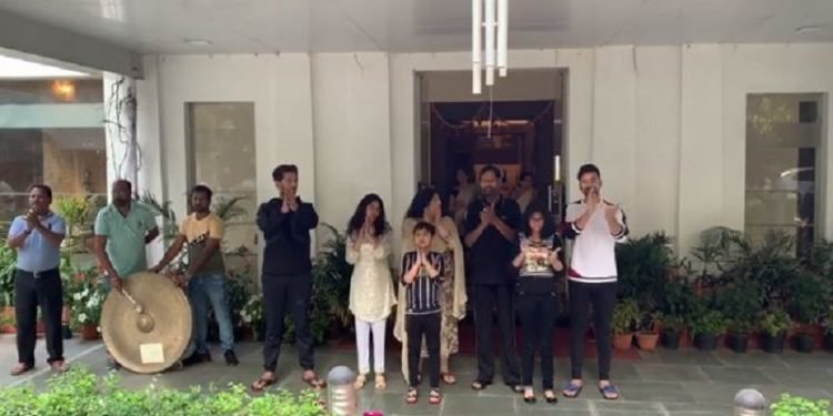 जनता कर्फ्यू:बजाई ताली और थाली, पीएम मोदी के साथ यह बड़े दिग्गज Media Hindustan