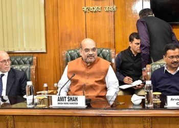 अमित शाह सहित केजरीवाल की दिल्ली में कोरोना के बढ़ते संक्रमण के लिए विशेष बैठक