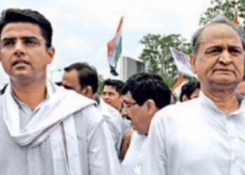 अशोक गहलोत पर संकट, सचिन पायलट सहित विधायक दिल्ली पहुंचे,सोनिया गांधी से मिलेंगे