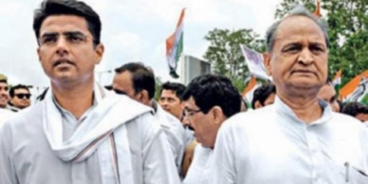 अशोक गहलोत पर संकट, सचिन पायलट सहित विधायक दिल्ली पहुंचे,सोनिया गांधी से मिलेंगे