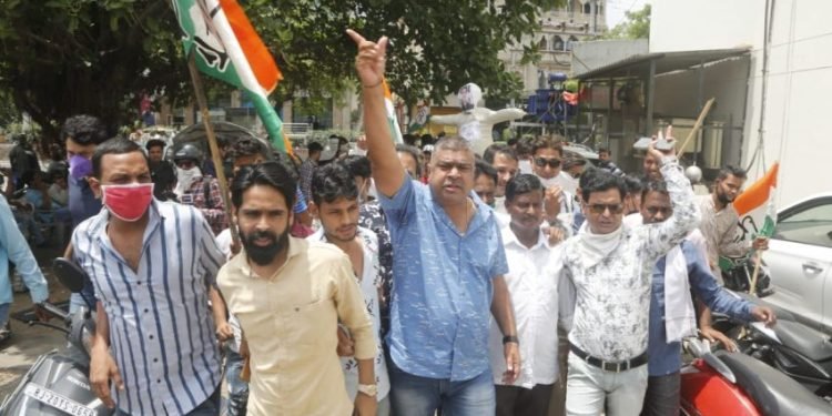 हाडोती विकास मोर्चा ने सचिन पायलट का पुतला जलाकर विरोध प्रकट किया