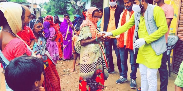 आजादी के 74वें जश्न पर भारतीय जनता युवा मोर्चा महानगर के मीडिया प्रभारी आनंद पांडेय द्वारा किया गया वृक्षारोपण