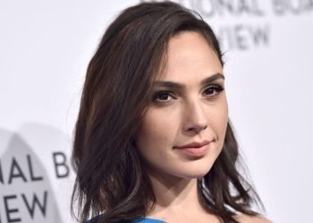 Gal Gadot ने इज़राइल और फिलिस्तीन हिंसा पर ट्वीट किया, कमेंट की बौछार