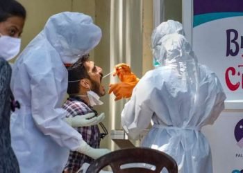 दिल्ली में कोरोना संक्रमण दर में गिरावट, 24 घंटे में 4524 नए कोविड-19 संक्रमित