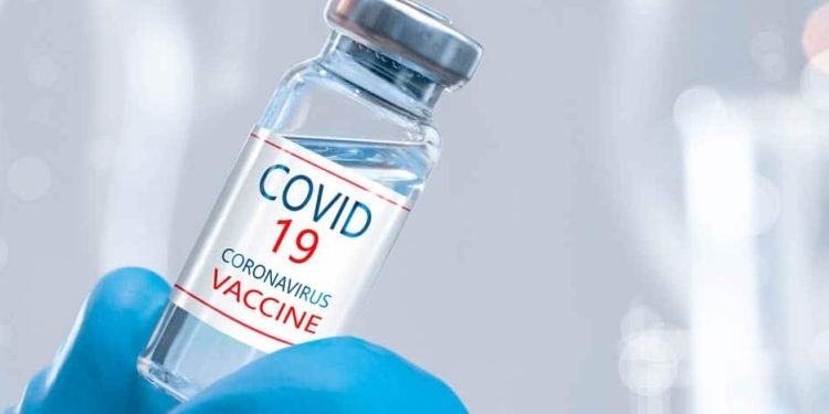 Corona Vaccine की खुराक लेने से पहले खूब पानी पिएं
