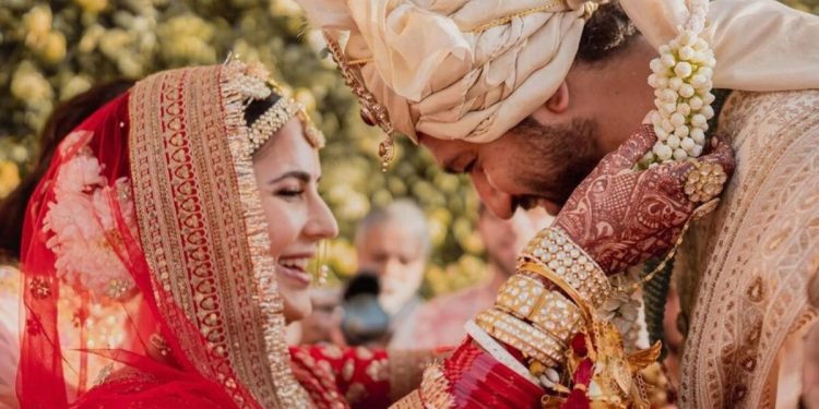 Katrina – Vicky Wedding : सभी की मौजूदगी में खुशी का मौका था कैटरीना विक्की की शादी