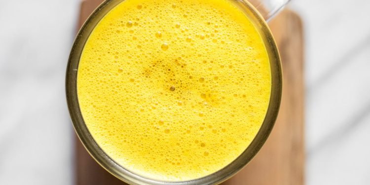 Benefits of Ghee with Hot Milk – सर्दियों के दिनों में दूध में घी को शामिल करने से होंगे यह फायदे