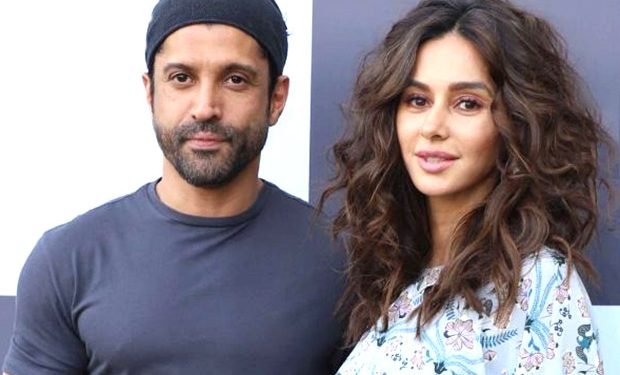 Bollywood Wedding Bells – तो तैयार रहिए अभिनेता फरहान अख्तर इन्हे शादी कि मुबारके देने