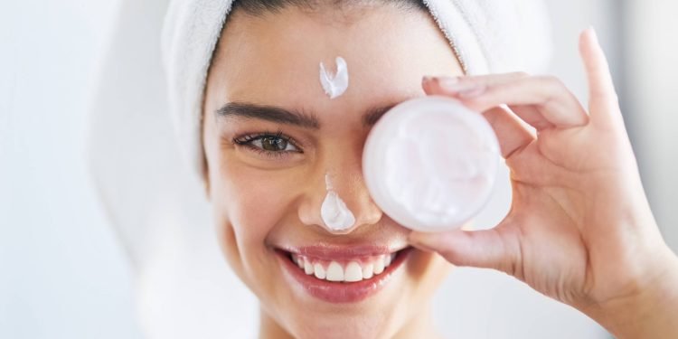 Skin Care Tips – चेहरे को साफ करते वक्त इन चीजों पर ध्यान दे