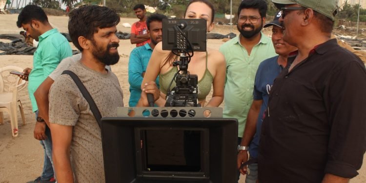 Film हॉर्न एंड आइवरी