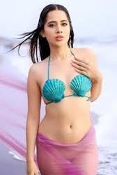 ऊर्फी जावेद की इस ड्रेस को देखकर अंडे फेंकने का करेगा मन