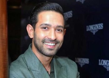 फैन की हरकत पर विक्रांत मैसी को आया गुस्सा, बोलें – चिड़िया घर में आए हो क्या ?