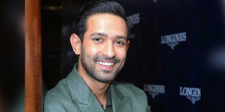 फैन की हरकत पर विक्रांत मैसी को आया गुस्सा, बोलें – चिड़िया घर में आए हो क्या ?