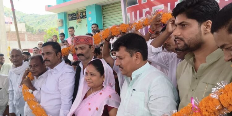 महिलाओं को सम्मानित कर बोले RJD MLA VIJAY SAMRAT