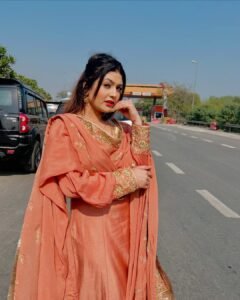 गोरी नागोरी का जीवन परिचय