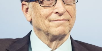 Bill Gates : Early Life ,Career , Personal Life &Awards