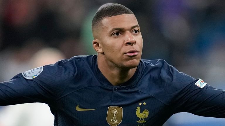 Kylian Mbappe Biography, Age, Football Career & Personal Life