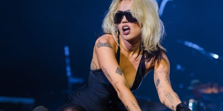 Miley Ray Cyrus Biography