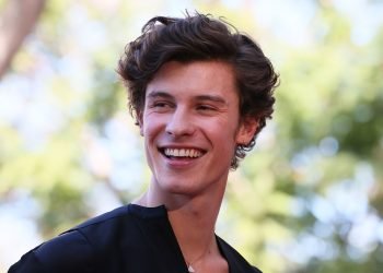 SHAWN MENDES BIOGRAPHY, CAREER & MORE