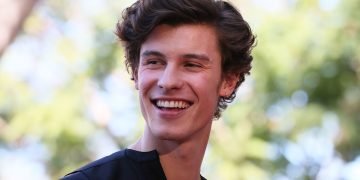SHAWN MENDES BIOGRAPHY, CAREER & MORE