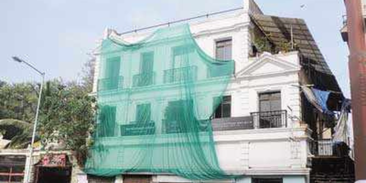 Fire breaks out in Bandra