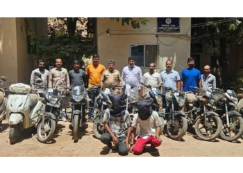 Mumbai Kandivali police seized 2 thieves with 11 bikes