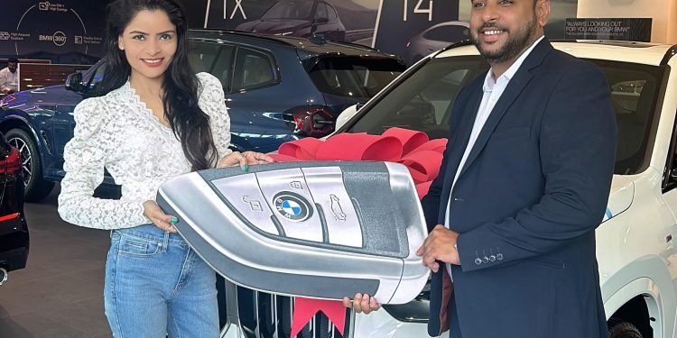 Bollywood Actress Gehana Vasisth buy New BMW X1