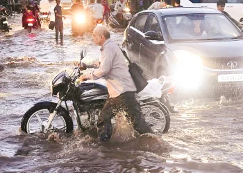 Weighty downpour handicaps life in Gujarat; seven people were swept away