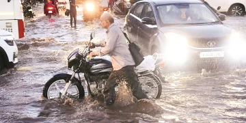 Weighty downpour handicaps life in Gujarat; seven people were swept away