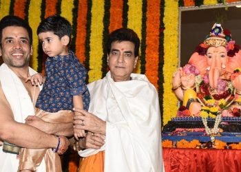 Ganesh Utsav celebrated at Ekta Kapoor's house, actor Jeetendra seen having fun with grandson