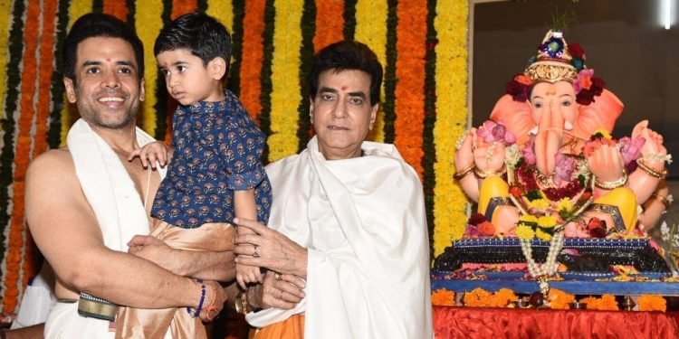 Ganesh Utsav celebrated at Ekta Kapoor's house, actor Jeetendra seen having fun with grandson