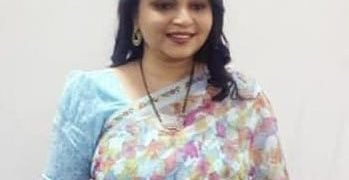 Shreya Kulkarni Shines as Meenal in the Upcoming Dramedy Lai Avadtes Tu Mala