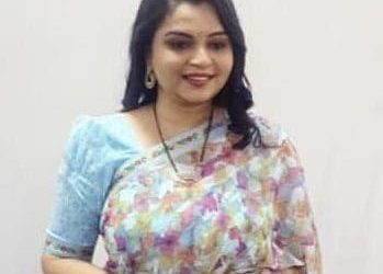 Shreya Kulkarni Shines as Meenal in the Upcoming Dramedy Lai Avadtes Tu Mala