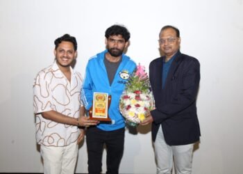 Qaseem Haider Qaseem Honored by S R Dehariya and Nitesh Tiwari for Artistic Excellence