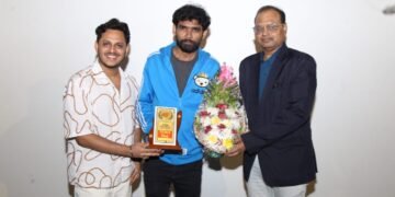 Qaseem Haider Qaseem Honored by S R Dehariya and Nitesh Tiwari for Artistic Excellence