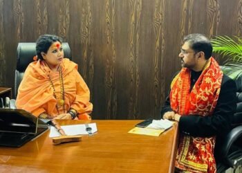 Cabinet Minister Satish Sharma Extends Support to Mahamandaleshwar Sanjananand Giri
