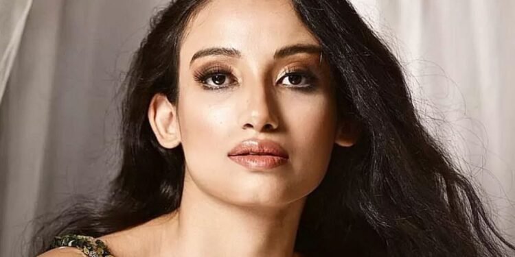 Ambika Shukla Do Ghoont Song Suryaa Pictures