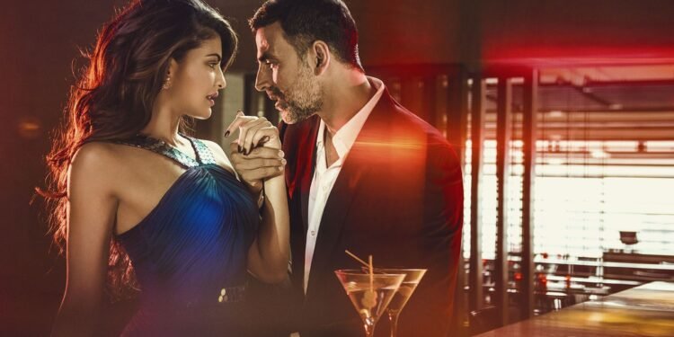 Akshay Kumar danced to ‘Lal Pari’ while wearing heels, saluted women, and remarked"I felt scared wearing them."