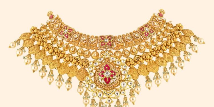 How Does the Raw Glow of a Polki Necklace Reflect Your Inner Essence