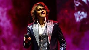 Sonu Nigam Warns Fan After Stage Incident