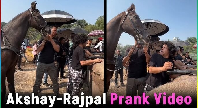 Akshay Kumar's Funny Prank Leaves Rajpal Yadav Shocked