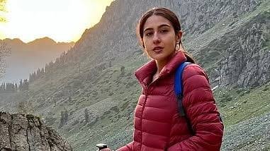Sara Ali Khan Seen in Pahalgam, Fans Guess She May Visit Amarnath